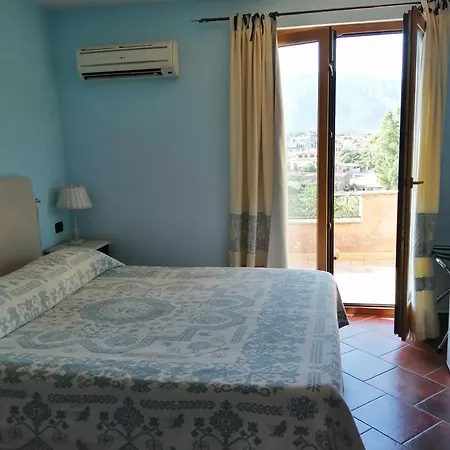 Tipica Sa Corte Herberg Oliena