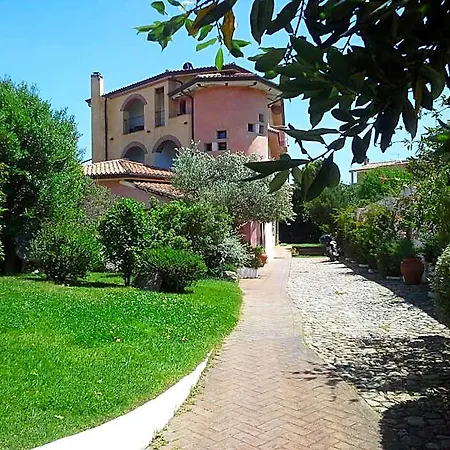Inn Tipica Sa Corte Oliena