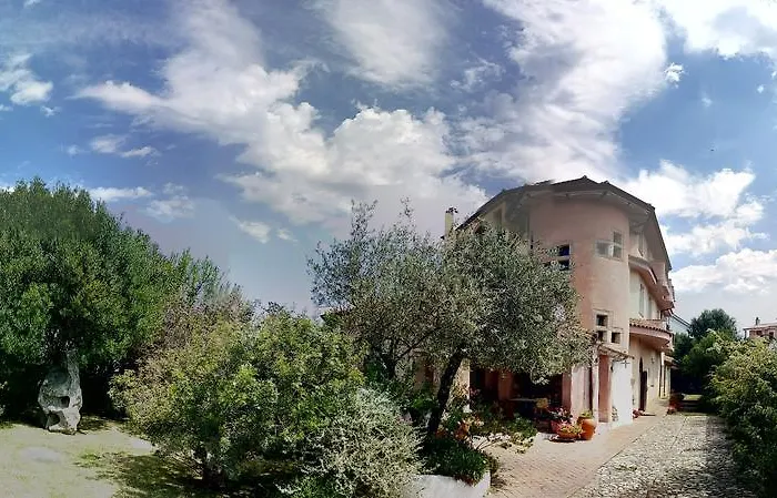 Tipica Sa Corte Inn Oliena